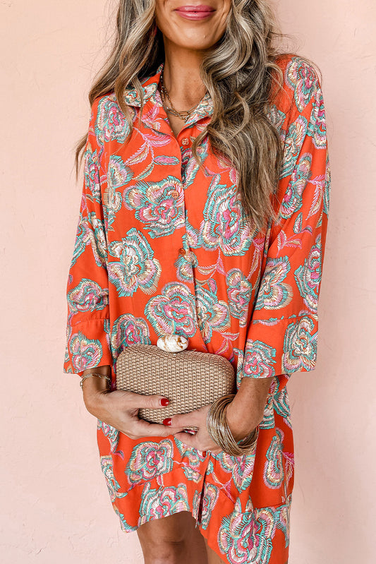 Rotes hemd mit blumendruck und reverskragen loses minikleid