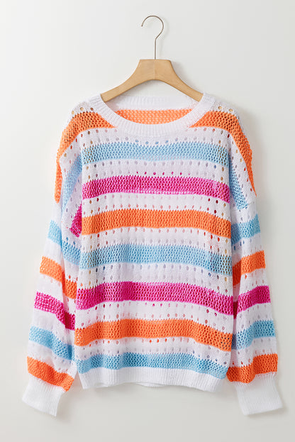 Gestreifter strickpullover mit lochmuster