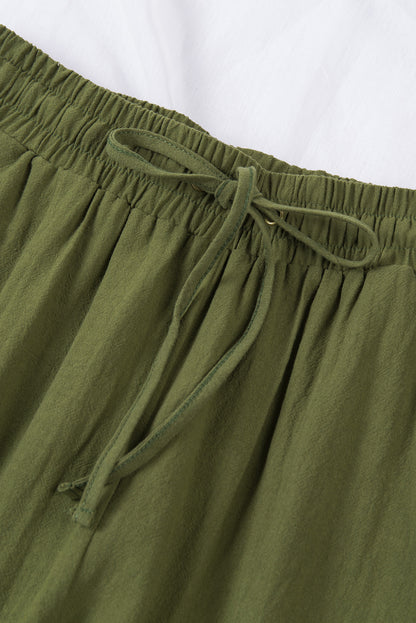 Grüne hose mit kordelzug und elastischer taille lange, gerade hosenbeine