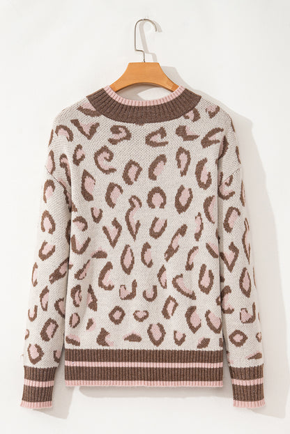Brauner zweifarbiger pullover mit geripptem saum und leopardenmuster