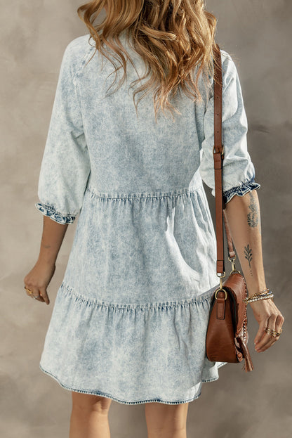 Dunkelblaues acid wash retro denim kleid mit halben ärmeln