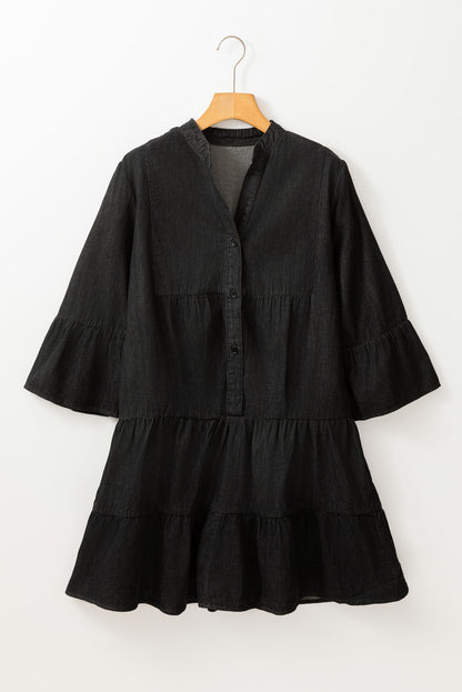 Schwarzes chambray minikleid mit gerafften 3/4-ärmeln und geschlitztem v-ausschnitt
