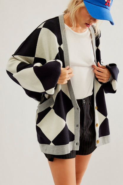 Schwarzer colorblock-cardigan mit geknöpften schultern und lockerer passform