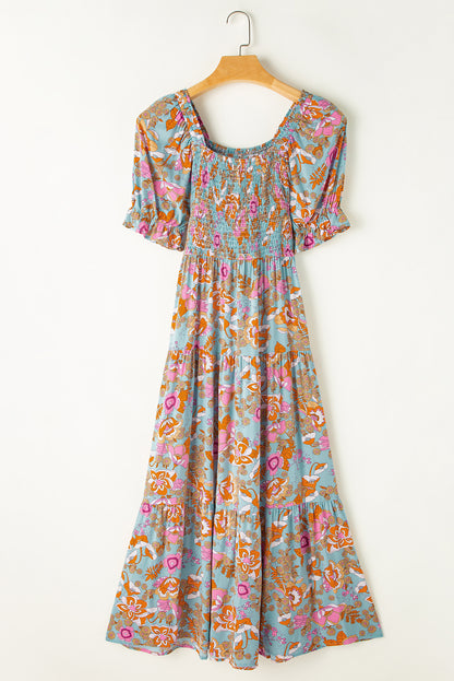 Gelbes kleid mit gesmoktem oberteil, hoher taille und puffärmel mit blumenmuster