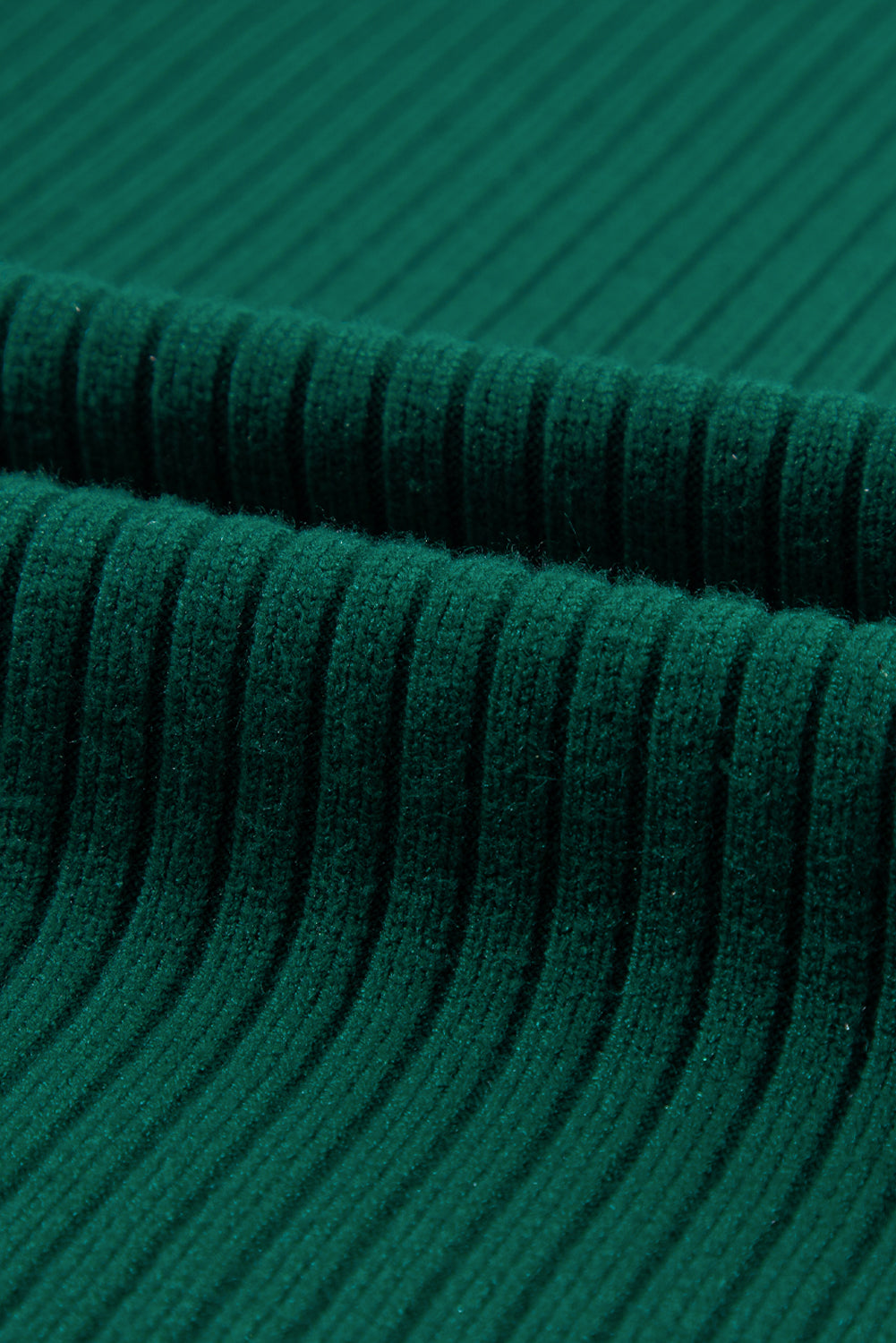Schwarzgrüne aufgesetzte taschen aus rippenstrick mit kurzen ärmeln pulloverkleid