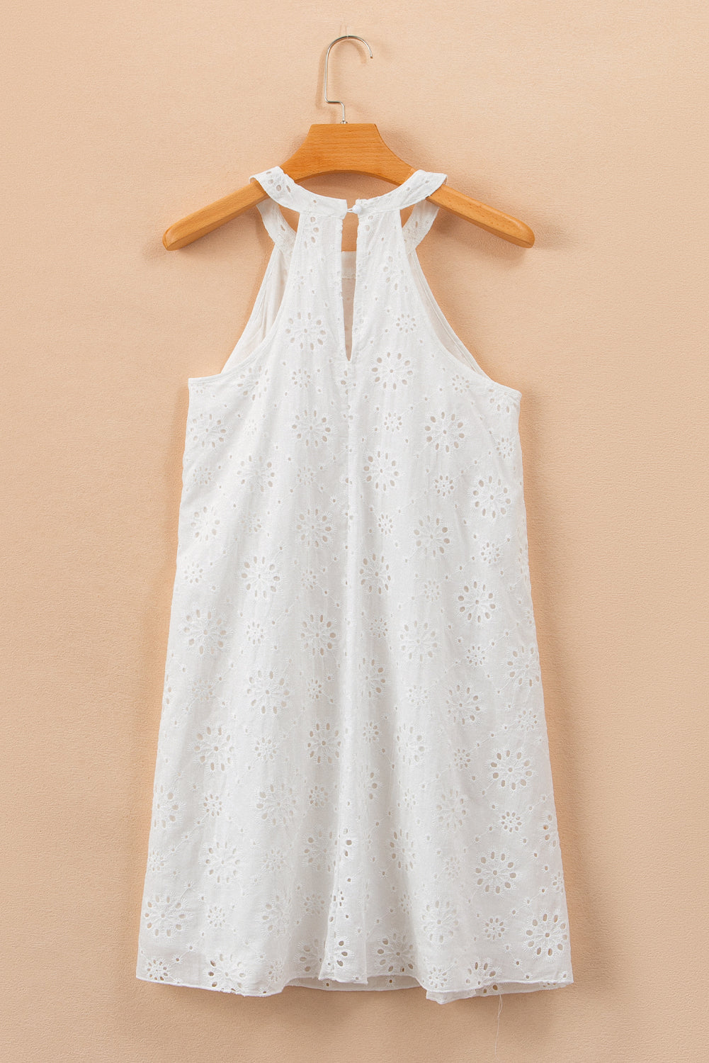 Weißes boho ösenmuster neckholder kleid ärmellosbaumwolle