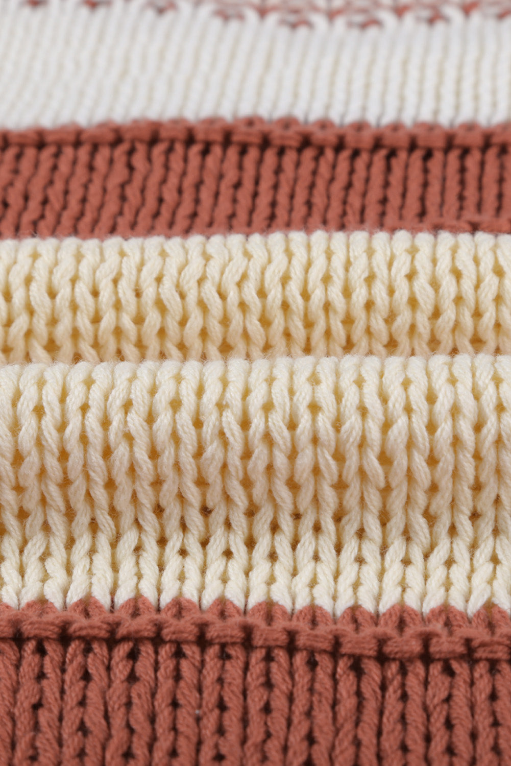 Pullover mit v-ausschnitt und gestrickten laternenärmeln