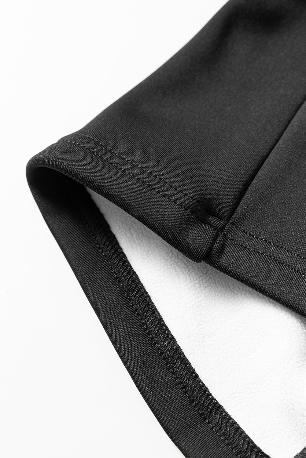 Schwarze, thermisch gefütterte hose mit geteilter schlaghose