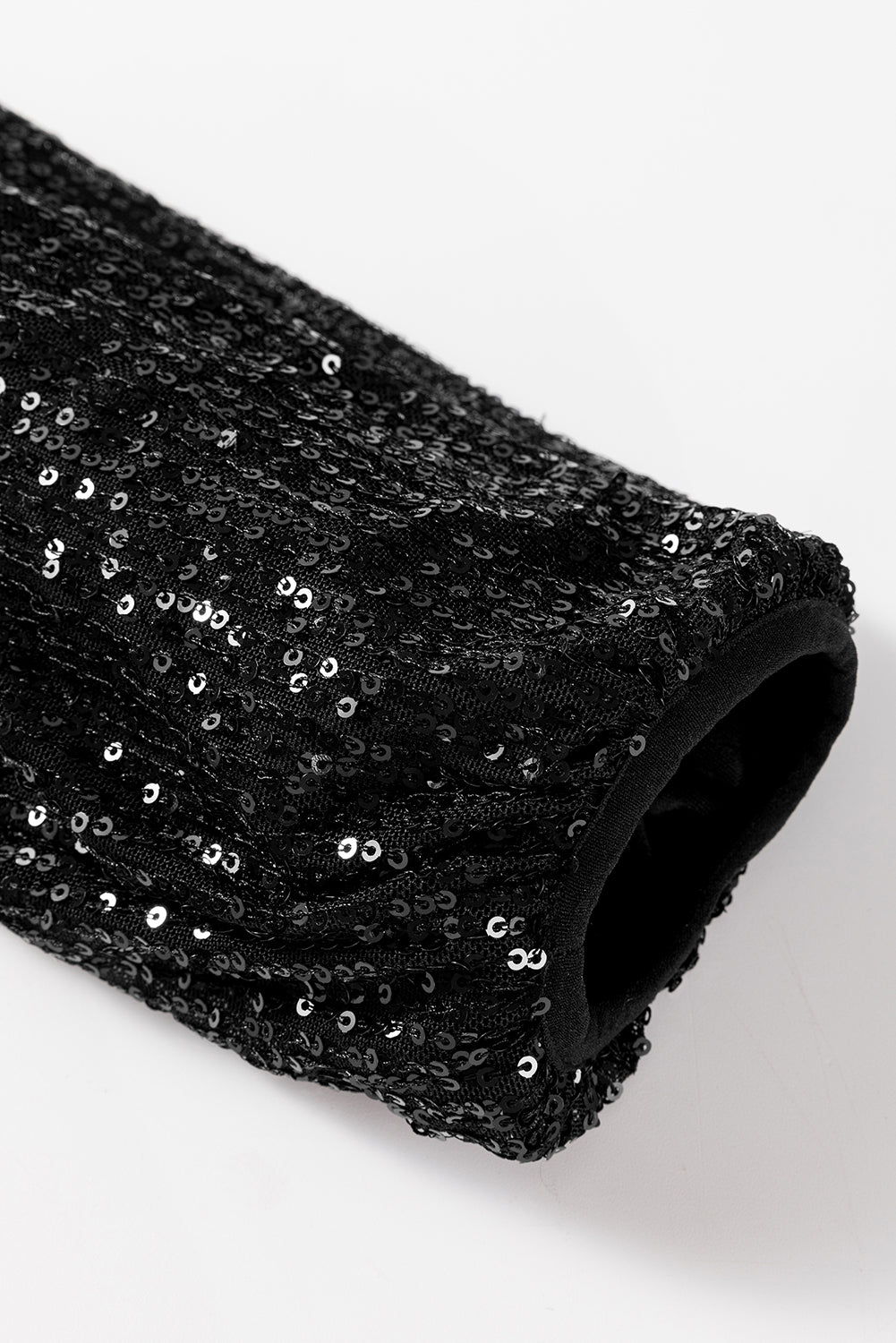 Schwarze paillettenjacke mit rundhalsausschnitt und langen ärmeln