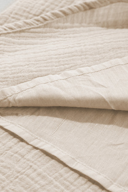 Beigefarbenes Minikleid mit Puffärmel und Crinkle-Spitzenbesatz