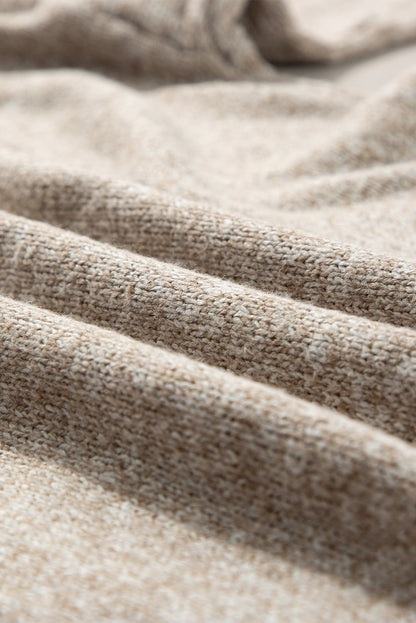 Khakifarbener pullover mit sternchenmuster und tropfenschulter