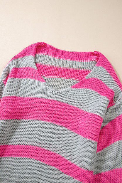 Rosa gestreifter colorblock-strickpullover mit v-ausschnitt und lockerer passform