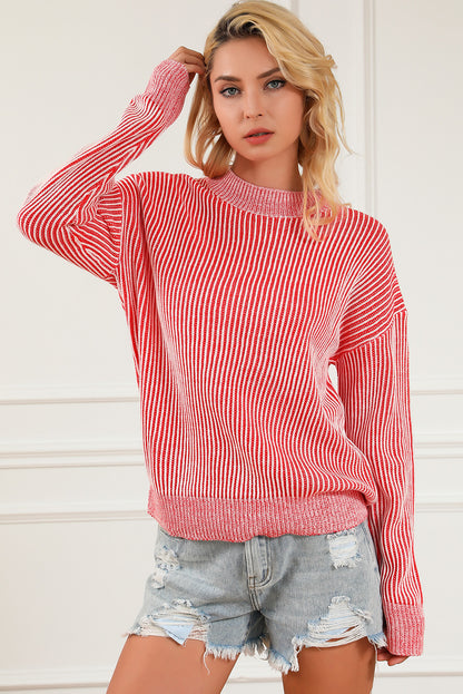 Gestreifter druck gerippter besatz pullover mit rundhalsausschnitt