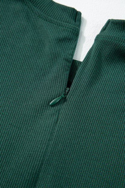 Schwarzgrüner ärmelloser jumpsuit mit weitem bein und geschnürter taille