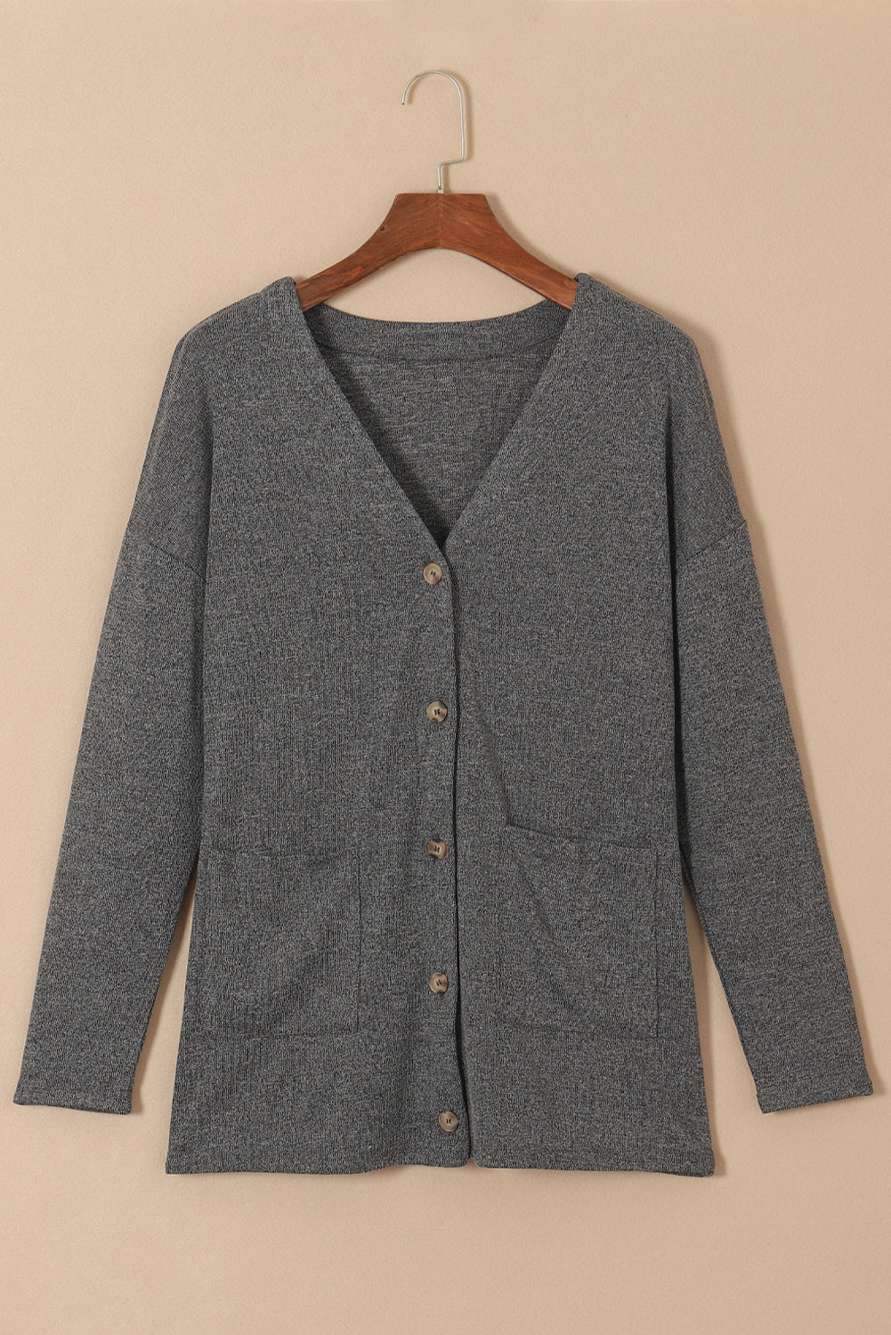 Strickjacke mit taschen und knopfleiste in grauem heidekraut