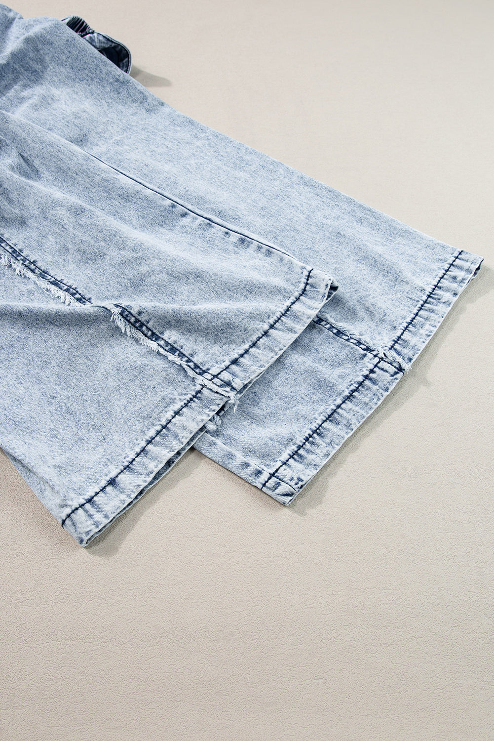Beau blue light wash ausgefranste exponierte naht weites bein denim overall