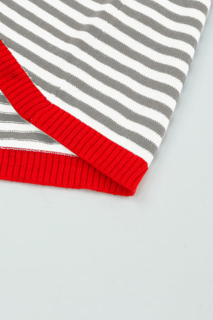 Grauer gestreifter pullover mit kontrastbesatz und überschnittenen schultern