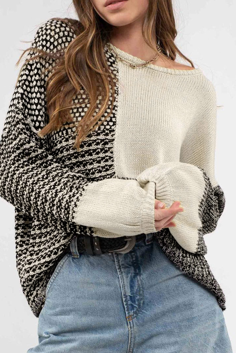 Schwarzer neutraler colorblock pullover zum binden