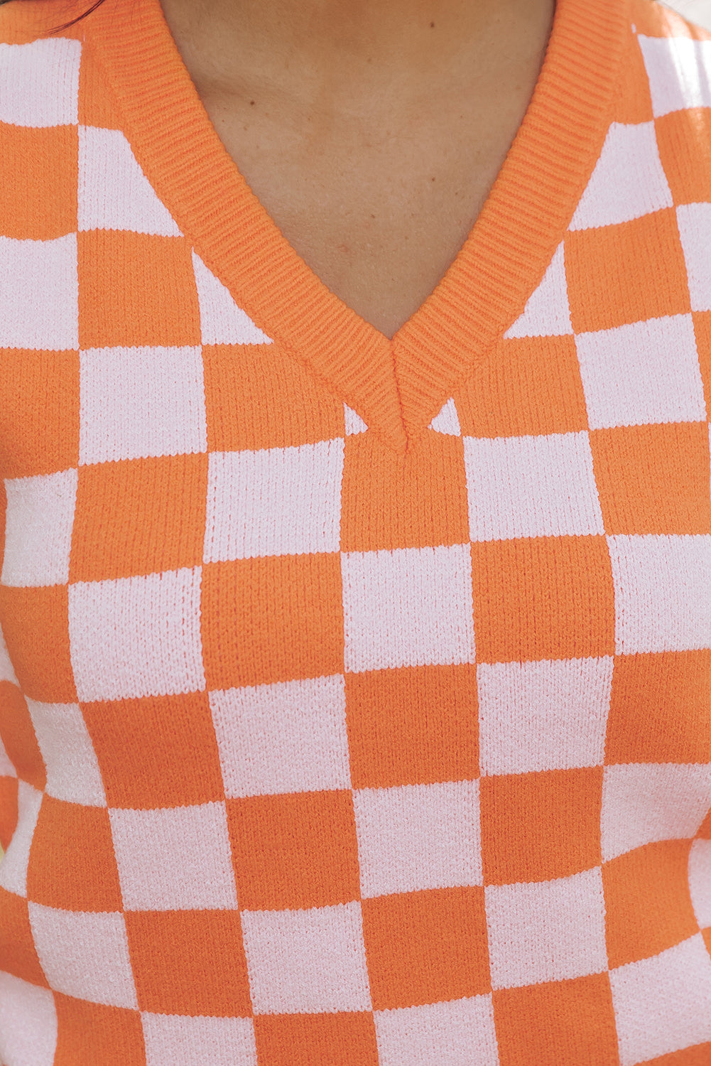 Russet orange kariert v-ausschnitt gestrickte pullover-weste