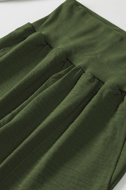 Grüne freizeit-jogger mit taschen