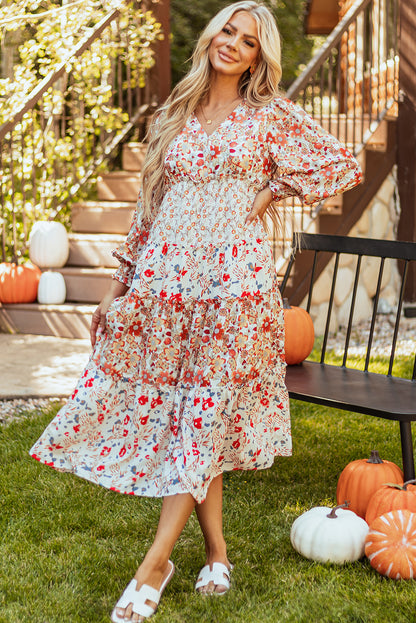 Khakifarbenes langarm-midikleid mit blumenmuster und gerafftem v-ausschnitt