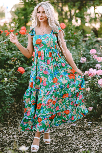 Grünes ärmelloses maxikleid mit blumendruck und rüschenbesatz