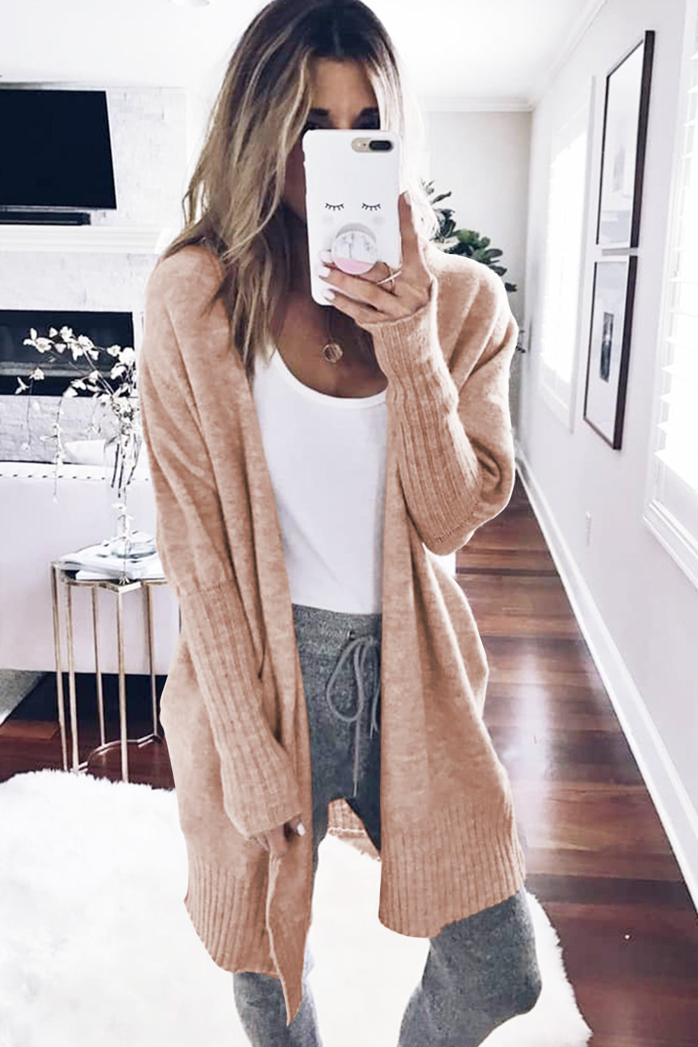 Rauchgraue strickjacke mit geripptem saum und offenen puffärmeln
