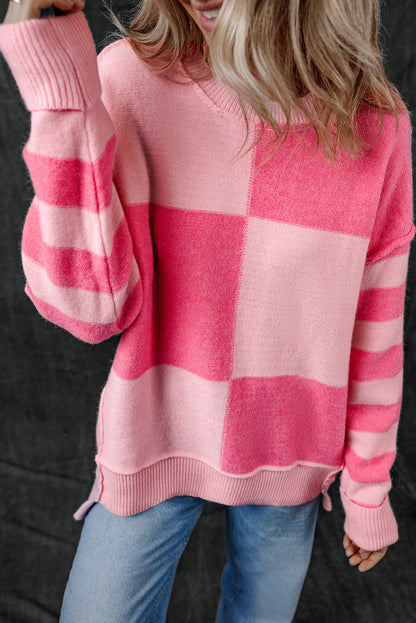 Rosa karierter, gestreifter, hochgeschlossener pullover mit farbblockmuster