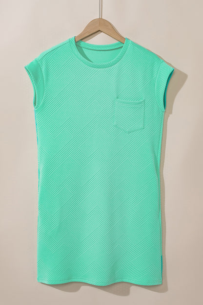 Mintgrünes strukturiertes t-shirt-kleid mit langen ärmeln