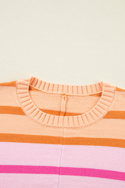 Mehrfarbig gestreifter pullover mit gerippten kanten und farbverlauf
