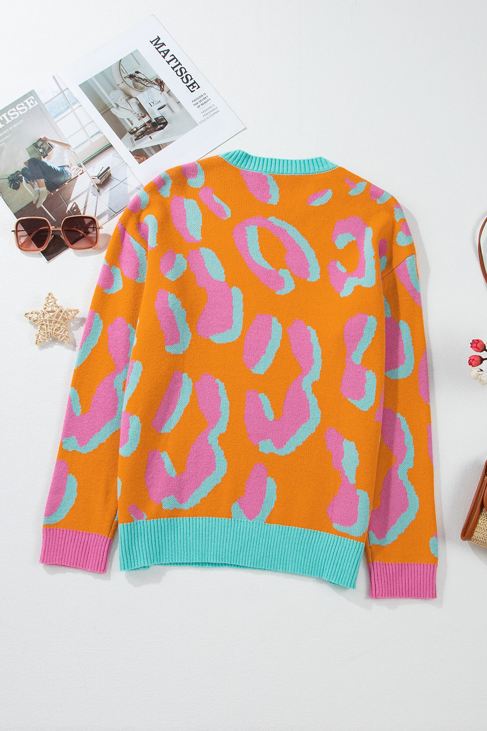 Orange leopard colorblock pullover mit geripptem rand