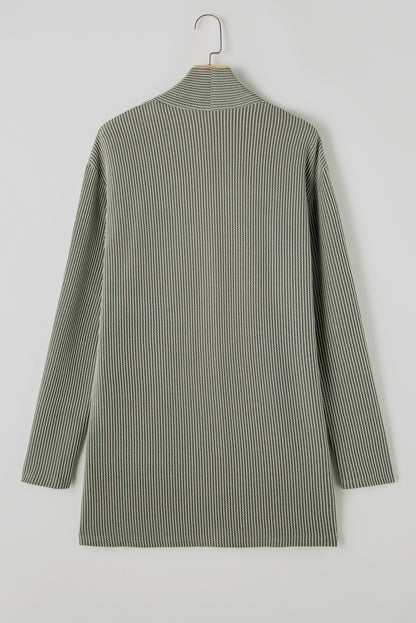 Moosgrüner strickcardigan mit offener vorderseite
