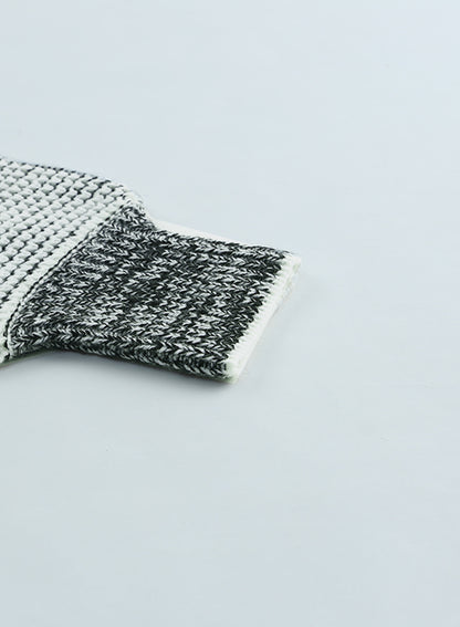 Graue karierte strickjacke mit offener vorderseite