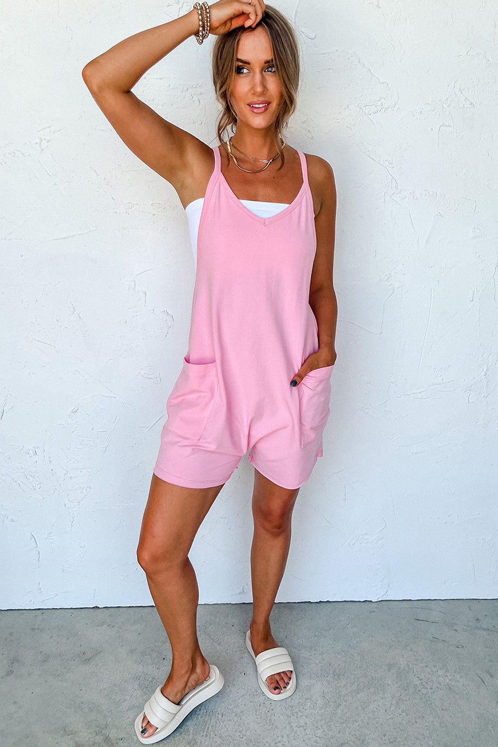 Rosa ärmelloser jersey-strampler mit v-ausschnitt und taschen