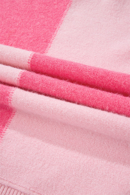 Rosa karierter, gestreifter, hochgeschlossener pullover mit farbblockmuster