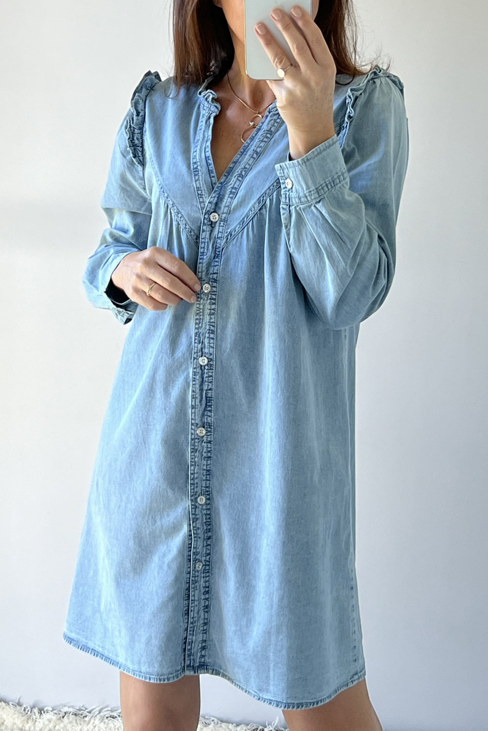 Myosotis Geraffter V-Ausschnitt Geknöpftes Shift-Denim-Kleid