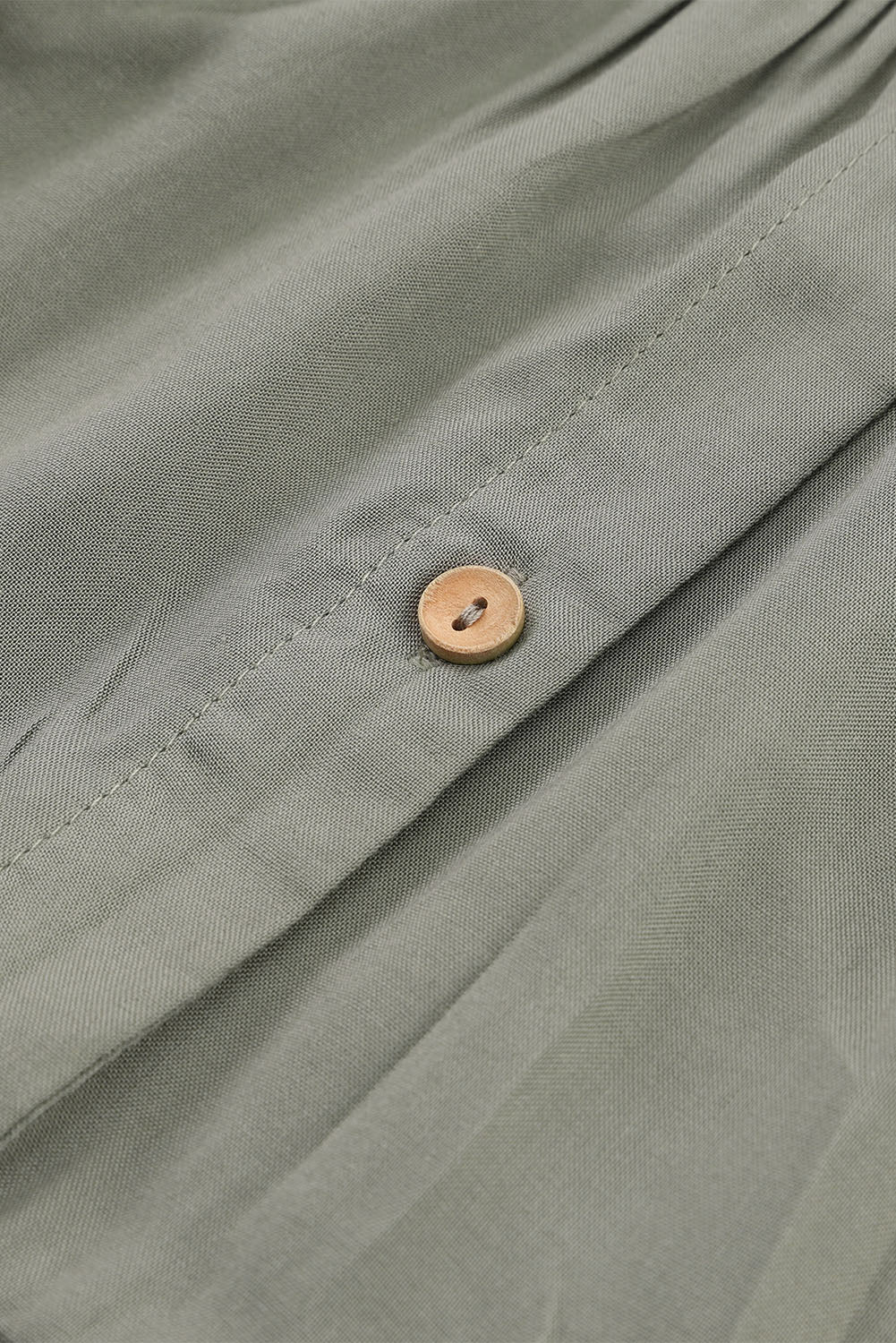 Grünes shirt mit gerafftem, geteiltem ausschnitt in übergröße