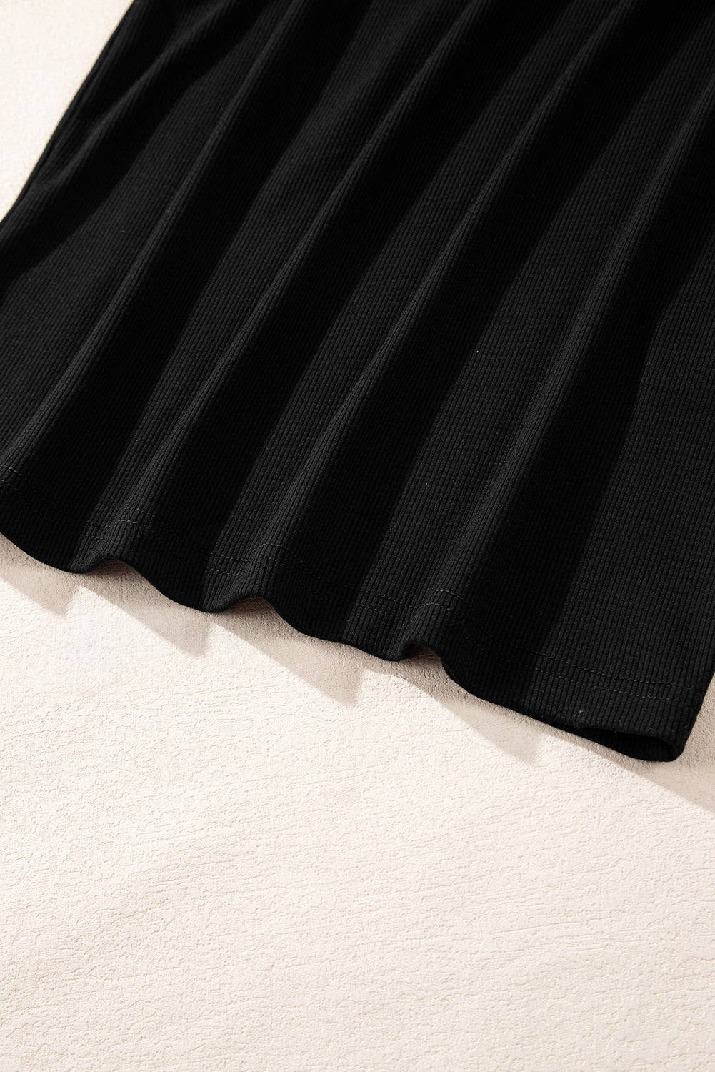 Schwarzes pailletten-läufer-ärmel u-ausschnitt mini-pullover-kleid