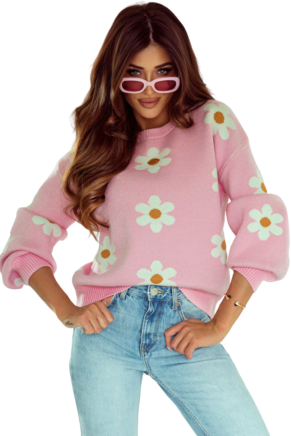 Rosa pullover mit blumenmuster und schultern