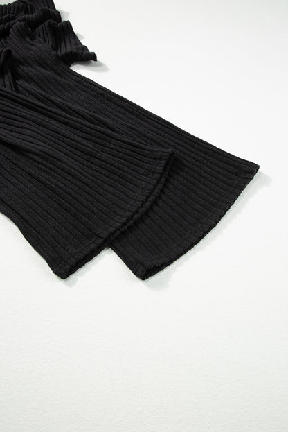 Schwarzer vollfarbiger gerippter kurzarm-overall mit weitem bein
