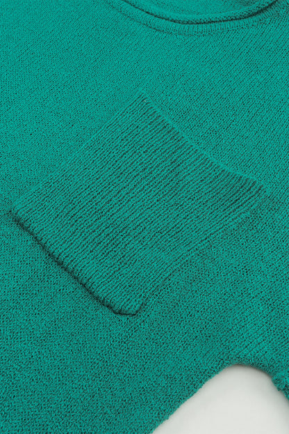 Grüner, farblich abgestimmter, schulterfreier rippenstrickpullover mit tasche