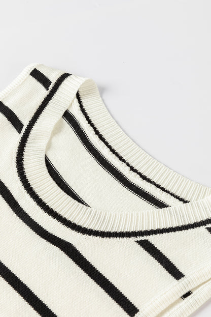 Weiß gestreifte pullover-weste mit rundhalsausschnitt