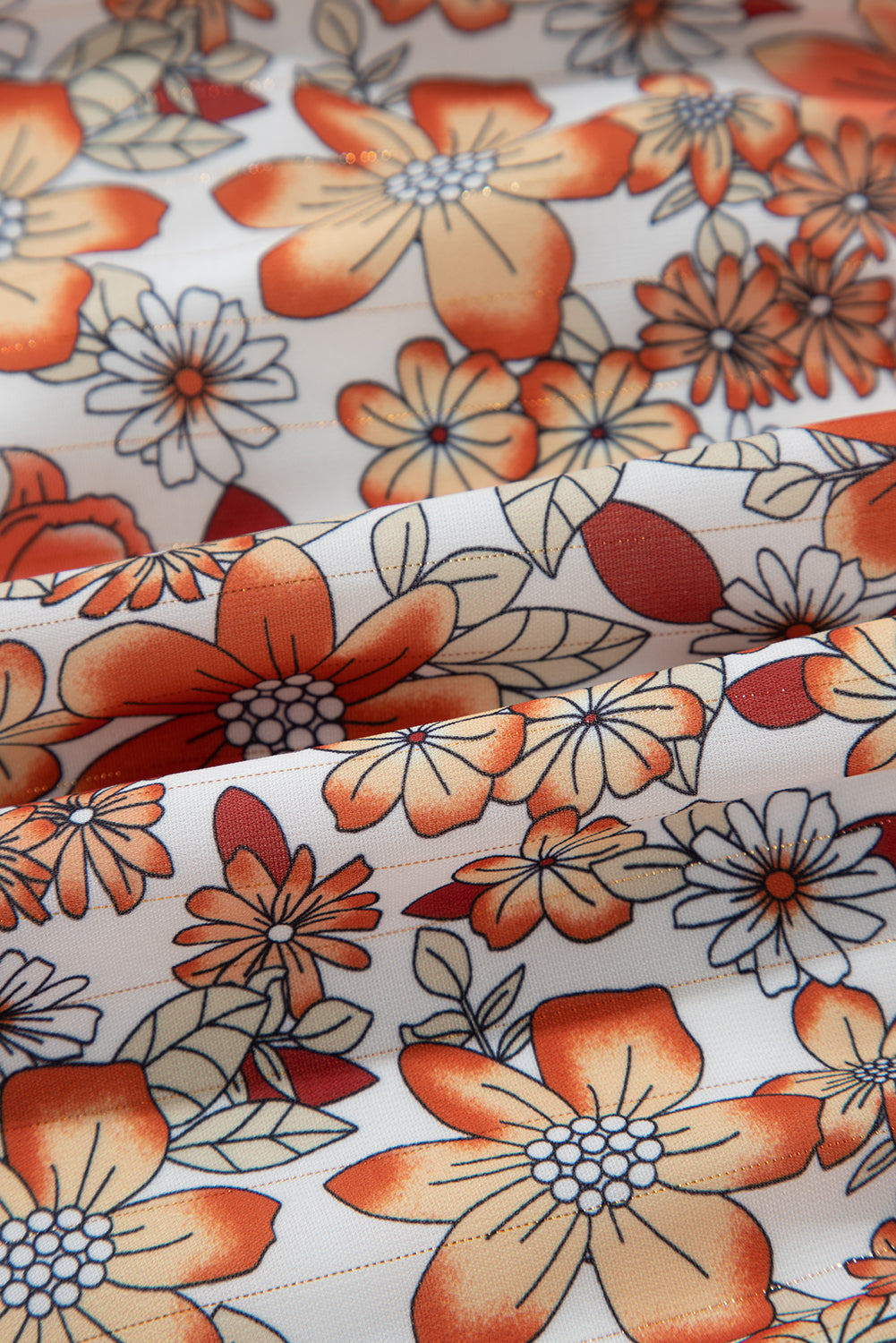 Khakifarbenes langarm-midikleid mit blumenmuster und gerafftem v-ausschnitt