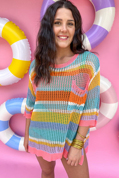 Rosa gestreifter colorblock pullover mit 3/4-ärmeln aus gehäkeltem material