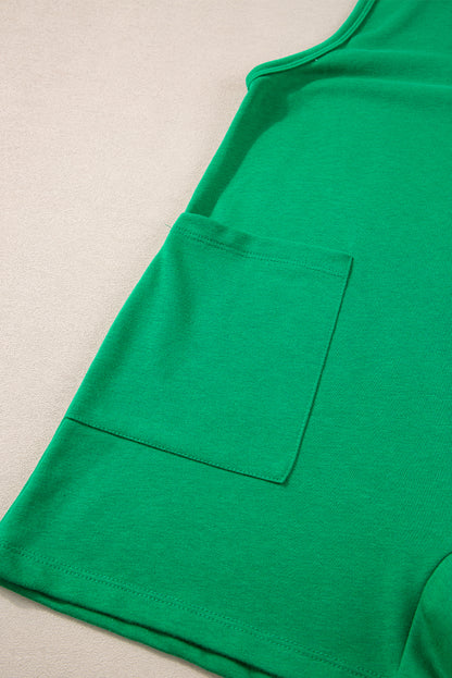 Hellgrüner ärmelloser jersey-strampler mit v-ausschnitt und taschen