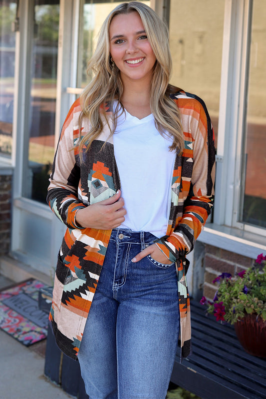 Orangefarbene strickjacke mit aztekischem stammesmuster