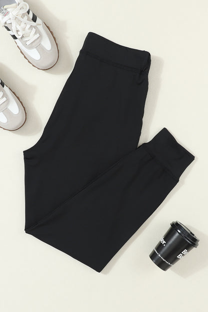 Schwarze jogginghose mit kordelzug an der taille