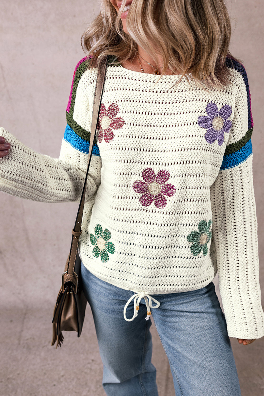 Weißer gänseblümchen-pointelle-strickpullover