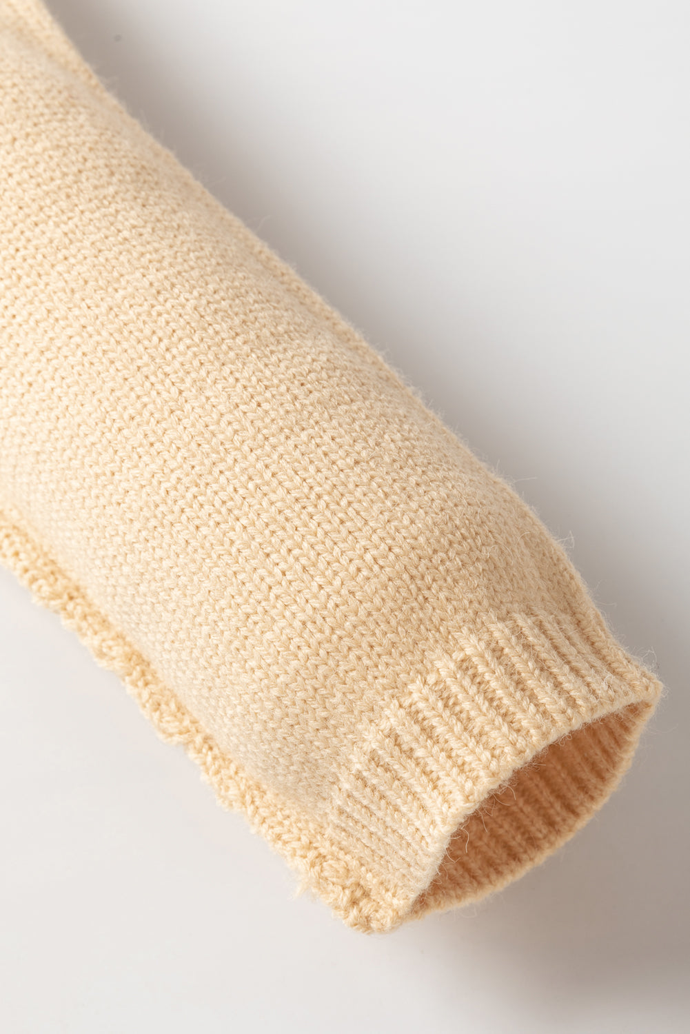 Clay roter farbblock-rollkragenpullover mit tropfenschulter-strickpullover