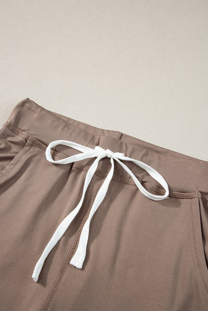 Dunkelbraune jogginghose mit taschen und kordelzug an der taille